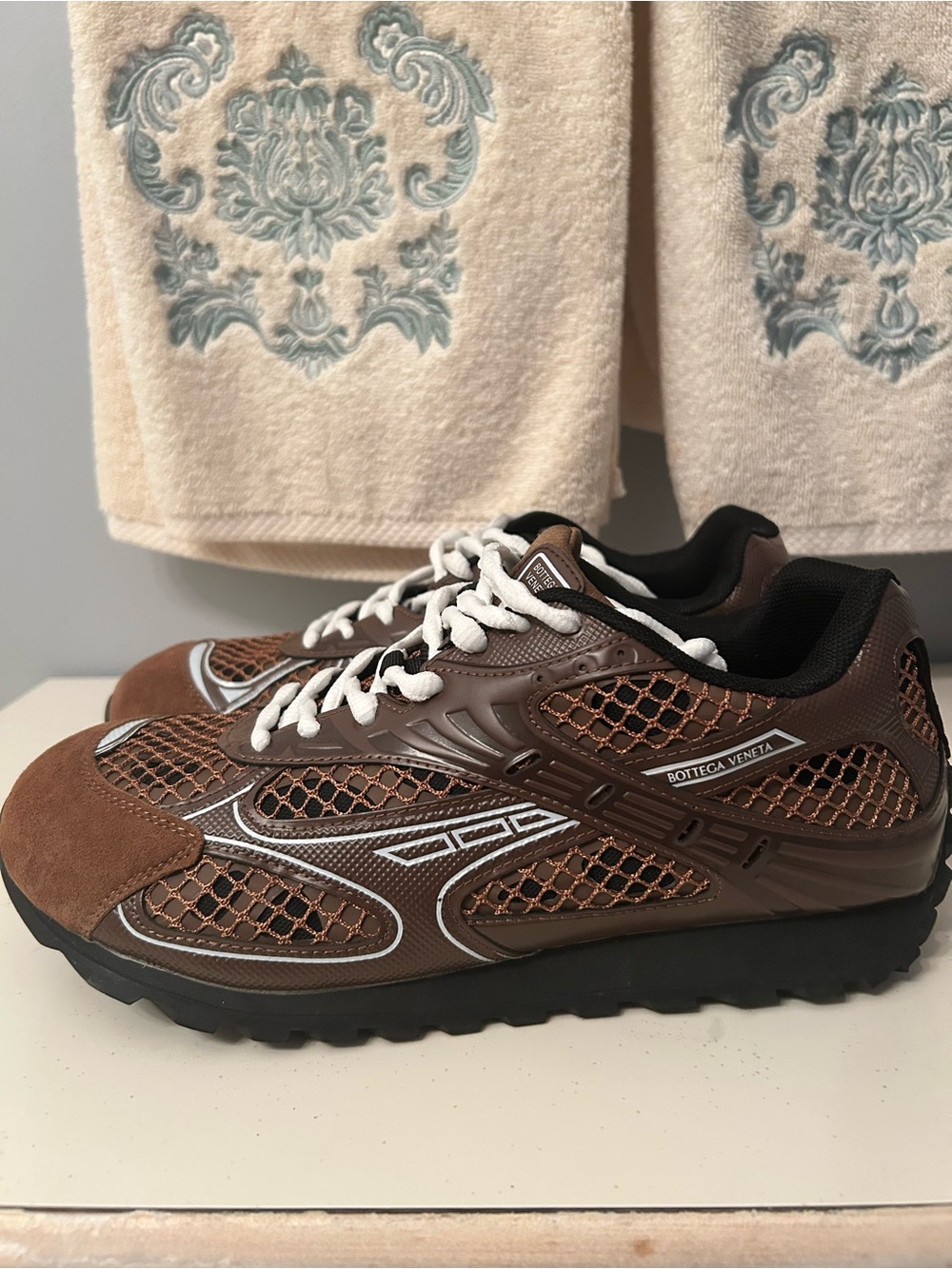 Bottega Veneta Orbit
Star Anise Pinecone Men’s US 10 Sneakers